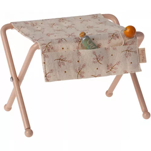Maileg Poppenhuis Verzorgingstafel Rose - Babymuis - 7,5 Cm
